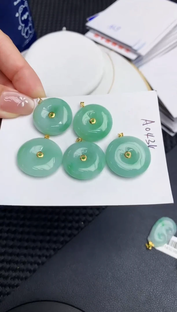 【闪购商品】翡翠颈饰18K金镶嵌多样性发其一
