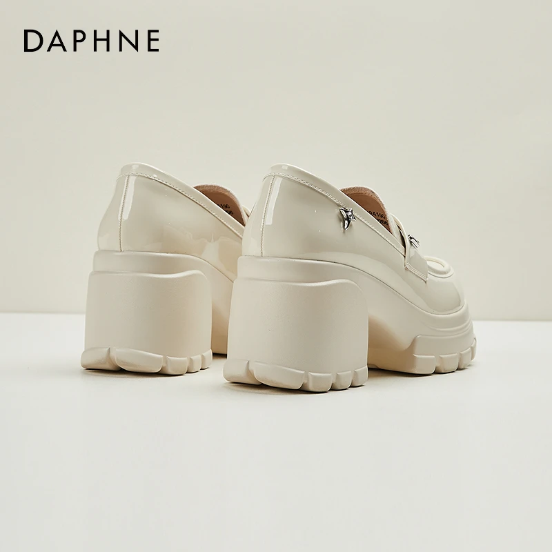 达芙妮厚底乐福鞋秋季新款小个子增高松糕漆皮小皮鞋百搭粗跟单鞋