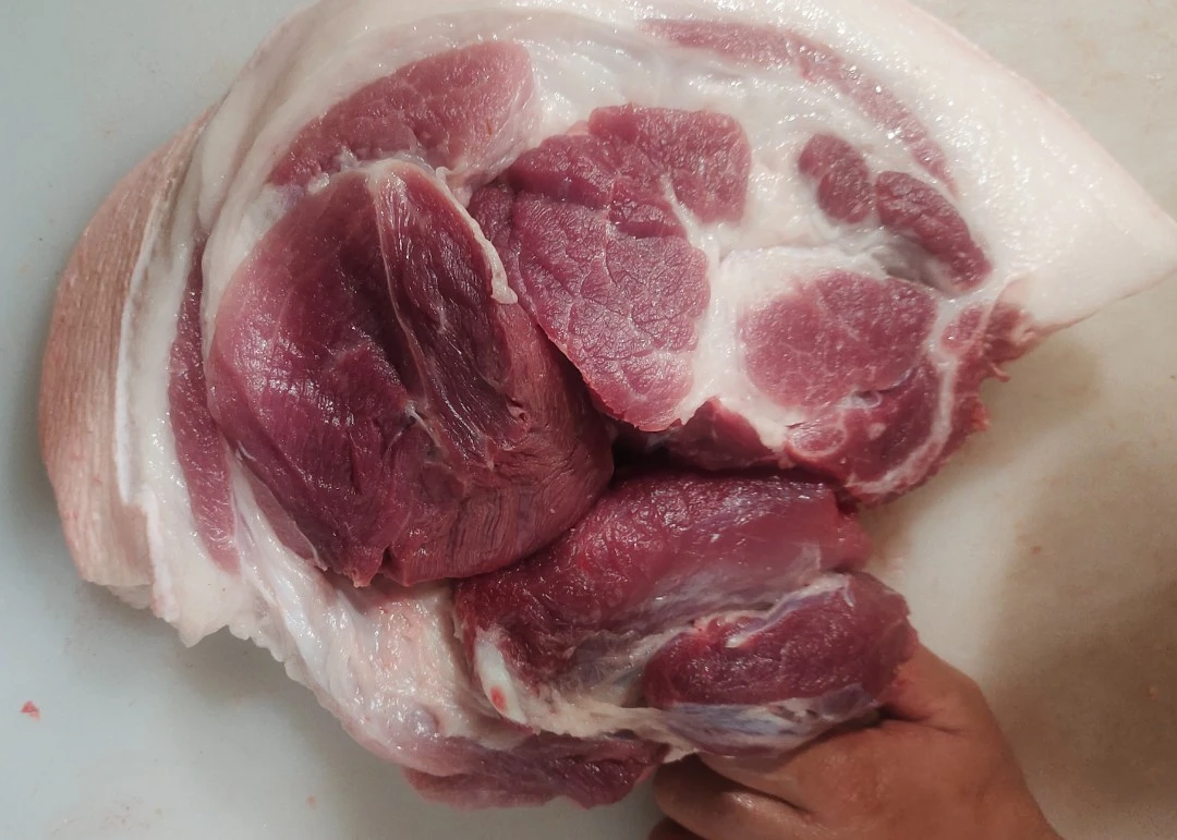 前腿内蒙古西部草原隔年粮食猪 前腿10斤起拍
