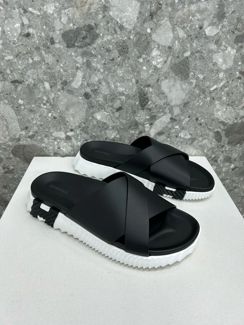 全新未使用 Hermes/爱马仕 128446 男士小牛皮凉鞋Hlogo  /41.5码