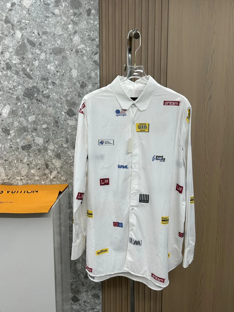 全新未使用 LV 129804 LV 男士logo徽章图案衬衫白色长袖