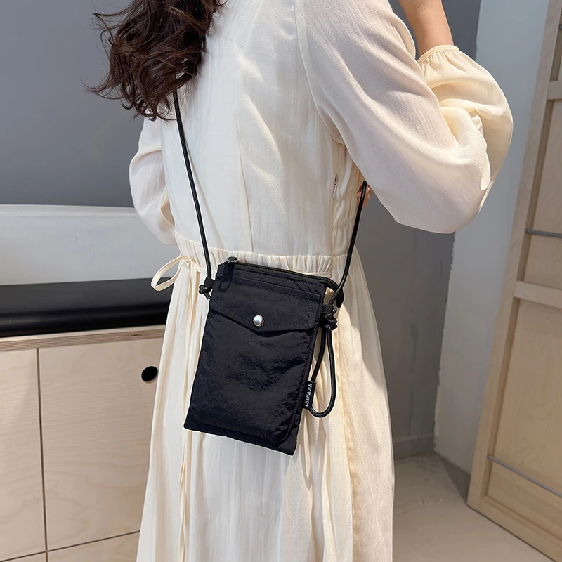 手机包女时尚小众胸包个性小挎包休闲日系运动小包轻便简约单肩包