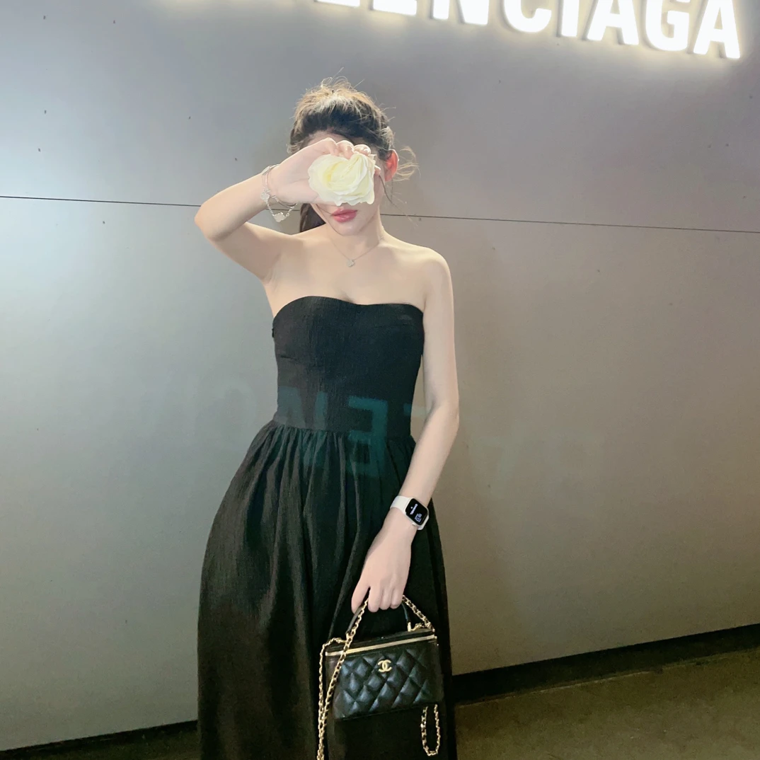 赫本风法式休闲高级感吊带抹胸连衣裙生日礼服