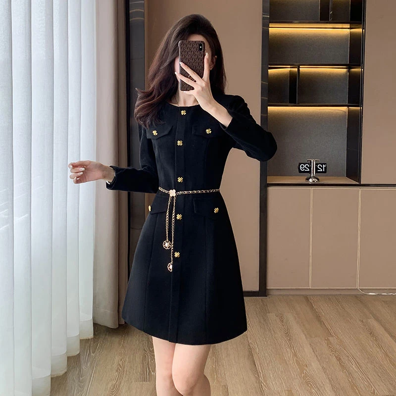 2024春装新款法式气质小香风收腰显瘦设计感小个子黑色连衣裙女秋