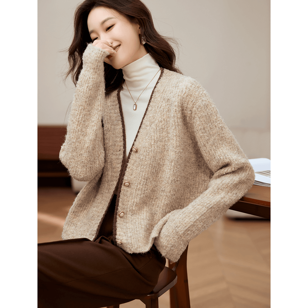 沫晗依美2023冬款正品绒感舒适精致感花纱撞色边减龄针织外套A021