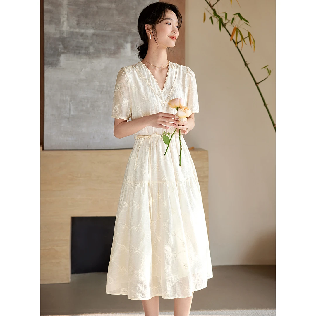 XWI/欣未2025夏新款优雅知性肌理面料优雅肌理感花边连衣裙4A004