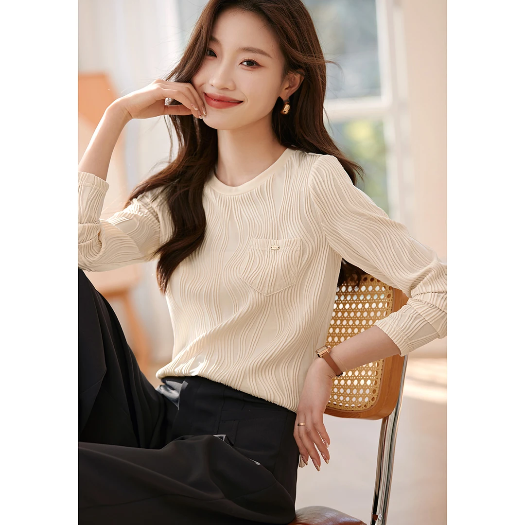 沫晗依美2025秋季新款提花波浪纹肌理感侧开叉宽松休闲长袖T恤女