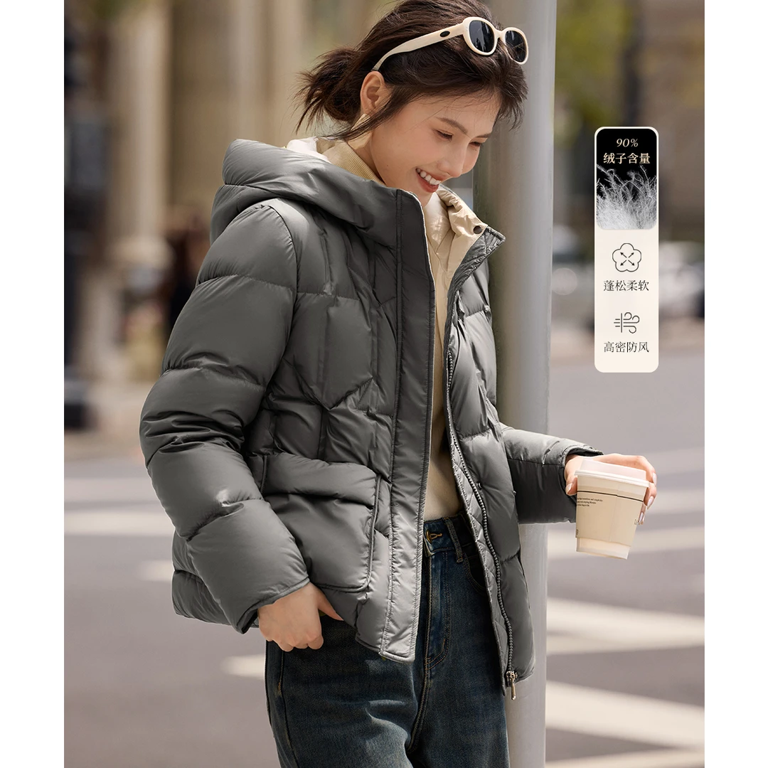 XWI/欣未2024年冬季新款时装短款羽绒服撞色压胶设计款蓬松羽绒服