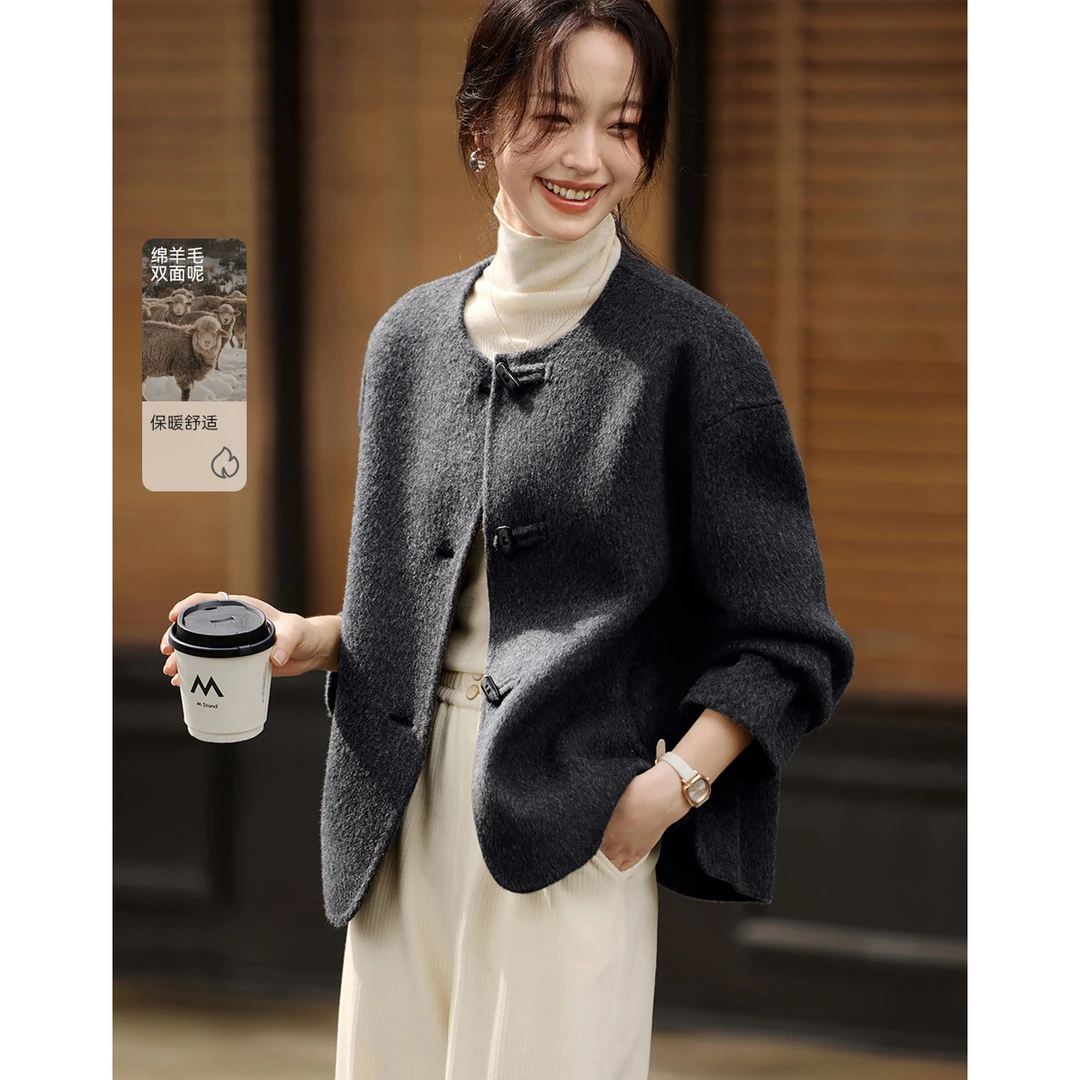 沫晗依美2025冬新款女经典圆领牛角扣手短款工双面绵羊毛大衣外套