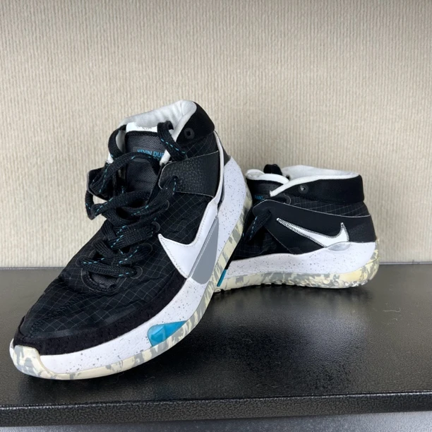 44.5 Nike 实战篮球鞋 男女同款 95成色 无原盒 公价1599