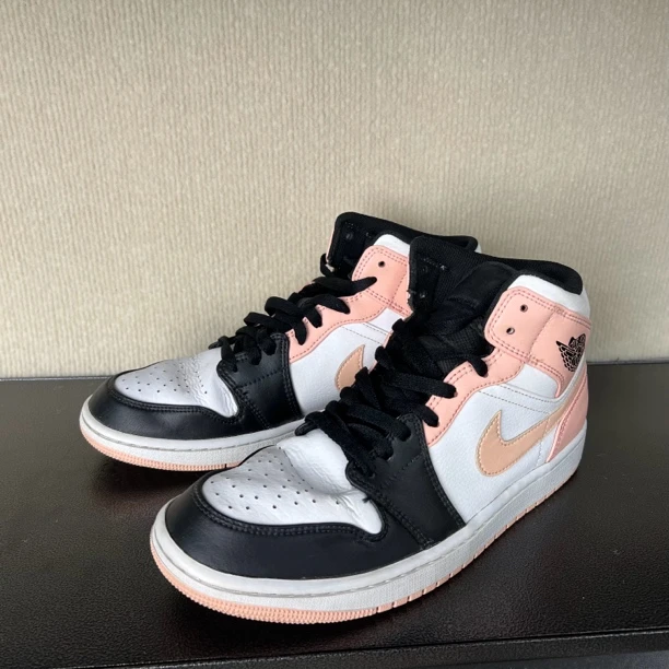 43码 AJ1 黑白粉 球鞋 95成色 无原盒 公价1299