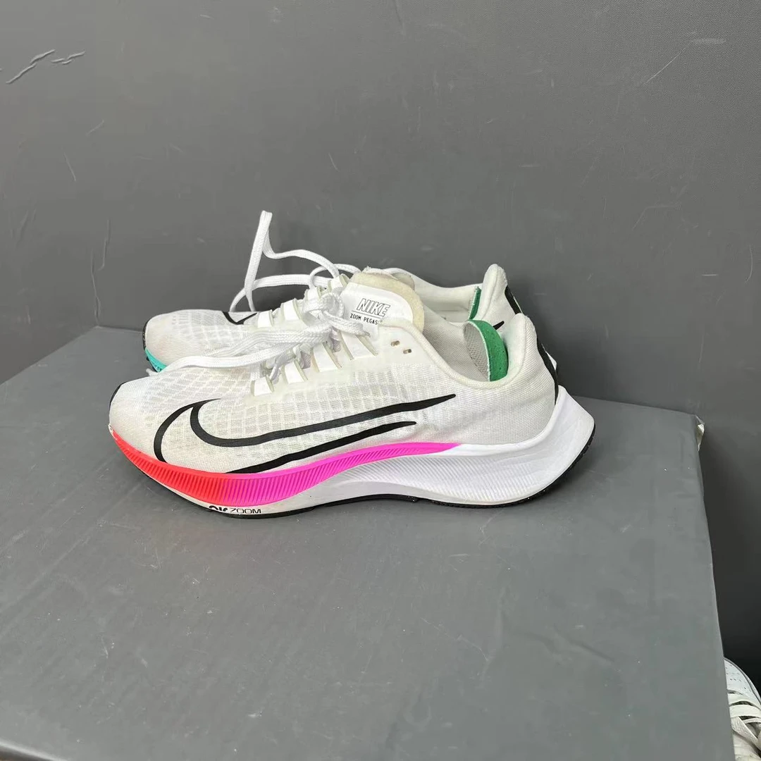 nike 飞马37 白黑紫色38码 90新
