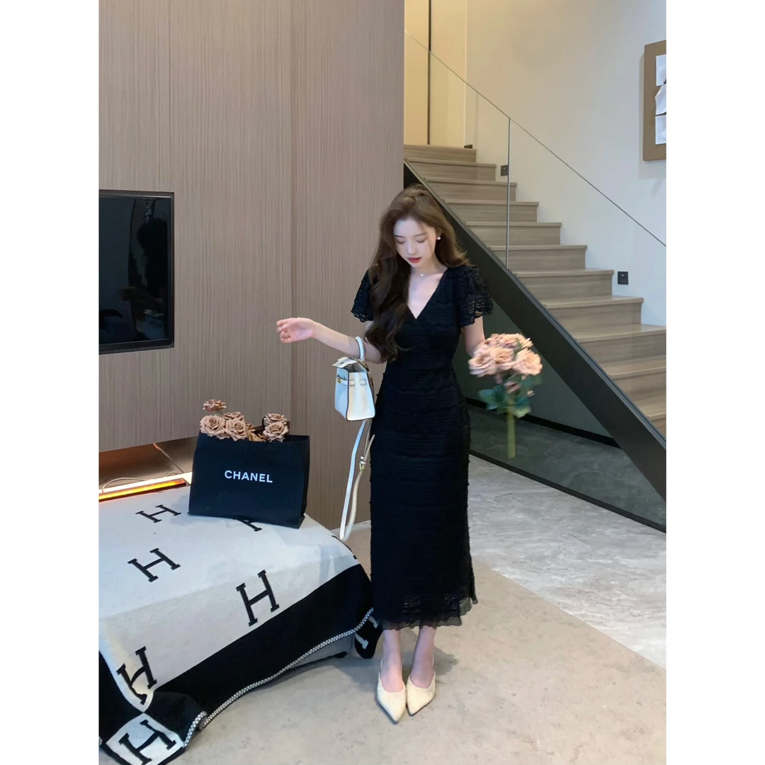 法式黑色高级感蕾丝连衣裙女夏季新款时尚气质收腰显瘦长款小黑裙