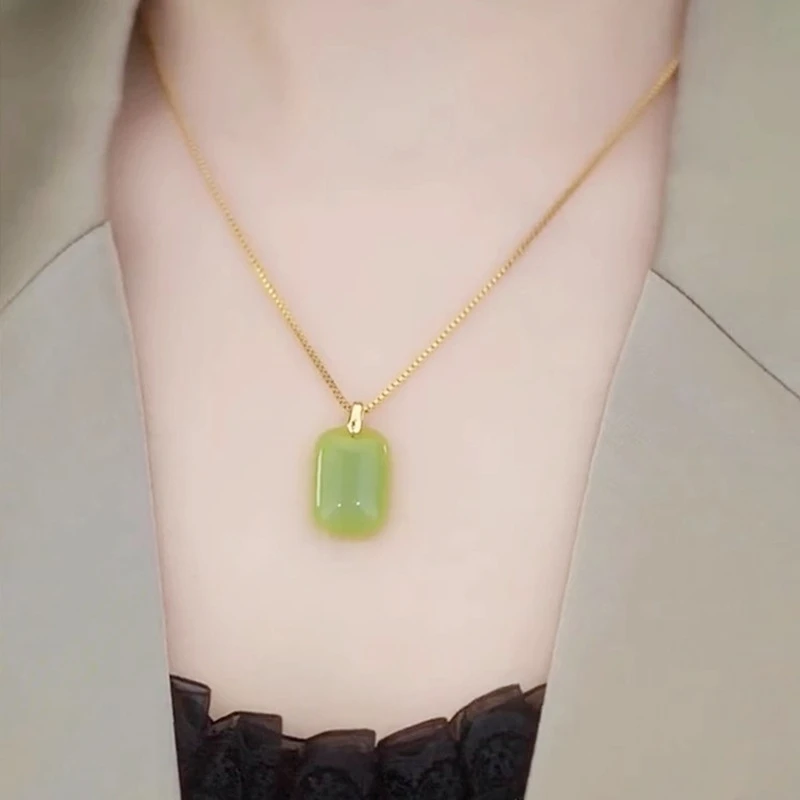 钛钢项链 2024新款无事牌项链吊坠女精美时尚气质小众平安牌吊坠