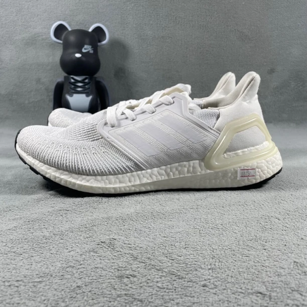 二手44.5码 adidas UltraBoost 跑鞋 纯白 氧化 无盒公价1209