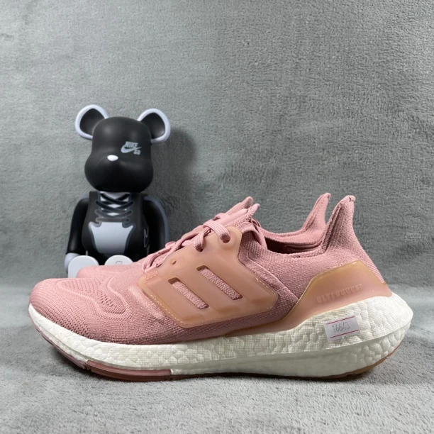 二手39码 adidas UltraBoost 跑鞋 嫩粉 氧化底裂纹 无盒公价729