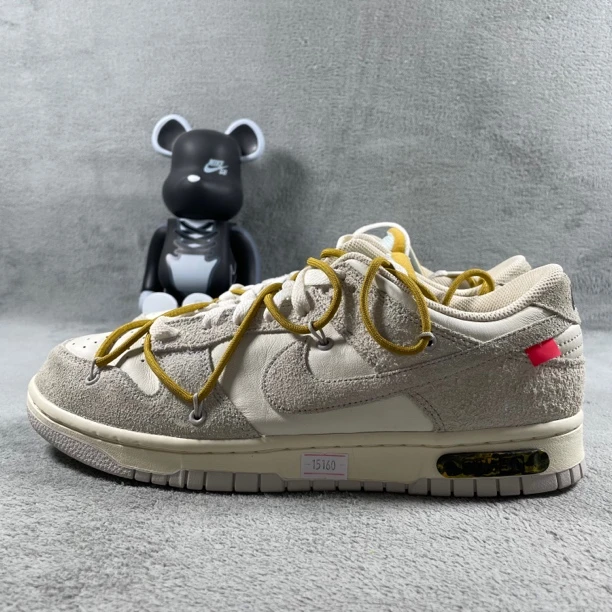 二手42.5码 Nike Dunk 板鞋 灰白 鞋舌鞋面污渍 无盒 公价2289