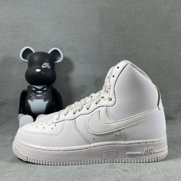 二手38码 Nike Air Force 1 板鞋 纯白 少腰带染色 无盒公价519