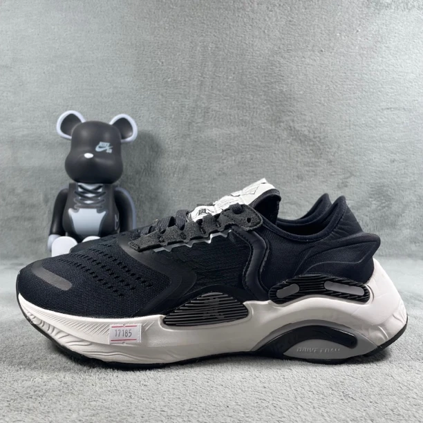 二手41.5码 李宁 岚Plus 跑鞋 黑 底黄渍溢胶 无盒