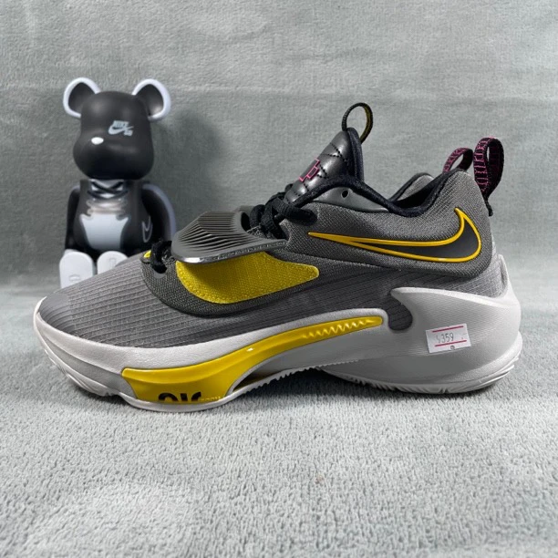 二手41码 Nike Zoom Freak 3 篮球鞋 灰色 无鞋垫 无盒公价619