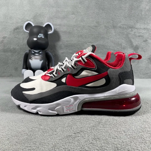 二手41码 Nike Air Max 270跑鞋 灰黑红 漆磨 损 无盒 公价969