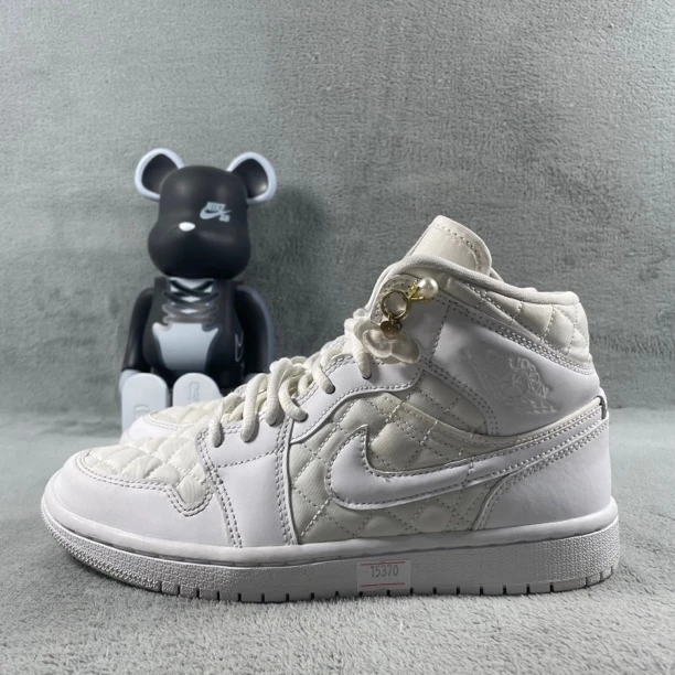 二手37.5码 Air Jordan 1 休闲鞋 白色 面污渍 无盒公价649