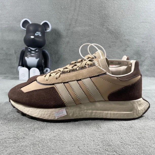 二手44码 adidas Originals 跑鞋 咖啡色 帮磨皮 无盒公价429