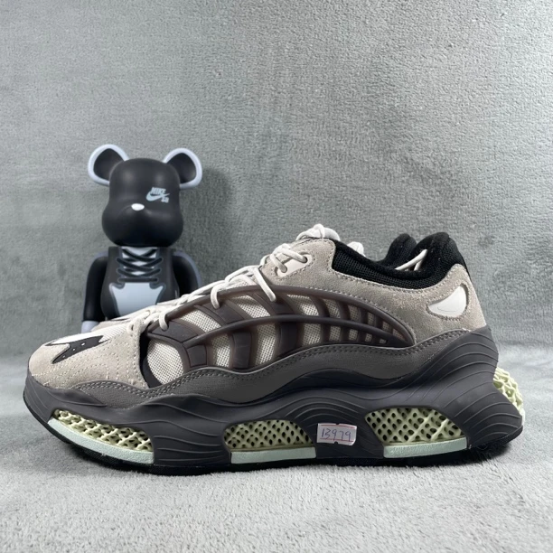二手42.5码 adidas 复古 防滑耐磨 跑鞋 灰 绳黄剐蹭磕碰 无盒