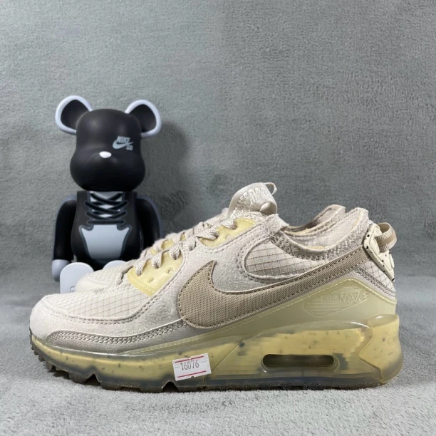 二手37.5码 Nike Air Max 90 跑鞋 米白 裂纹 无盒 公价339