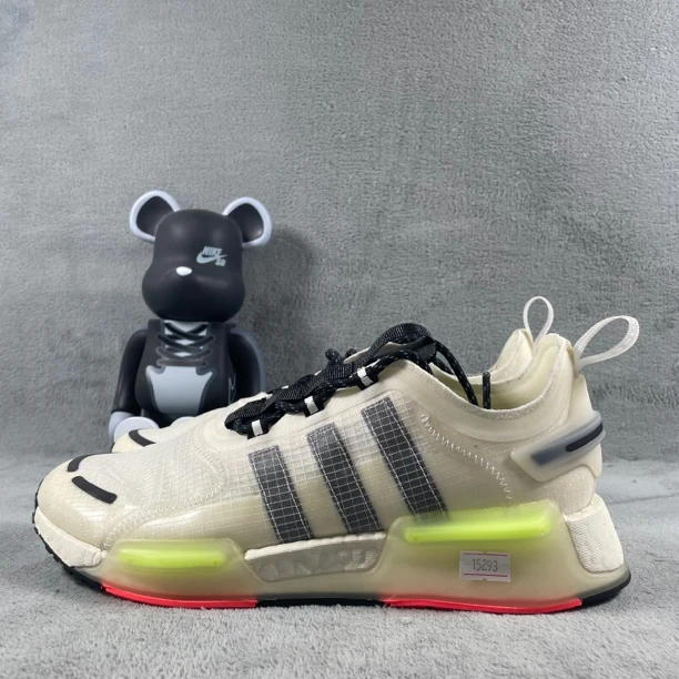 二手42.5码 adidas Originals 休闲鞋 白 剐蹭裂纹 无盒公价1379