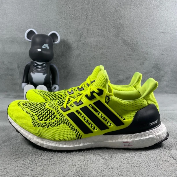 二手44.5码 adidas Ultraboost 舒适透气 跑鞋 黄 无盒 公价749