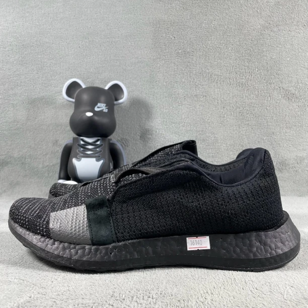 二手44码 adidas SenseBoost Go 跑鞋 纯黑 无绳 无盒 公价599