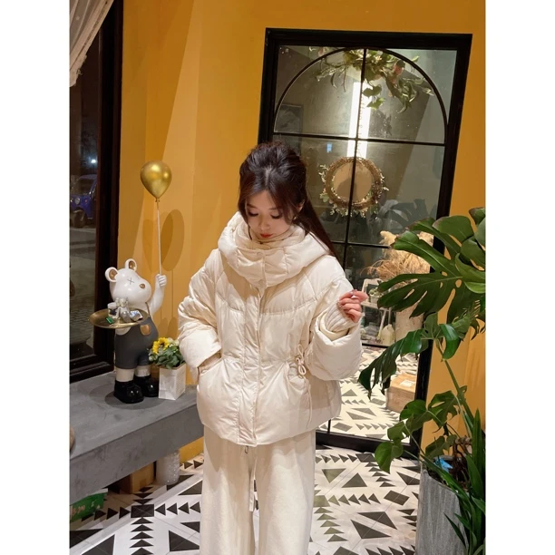 伊衣服饰 戴帽抽绳气质甜美羽绒服外套21AU5604