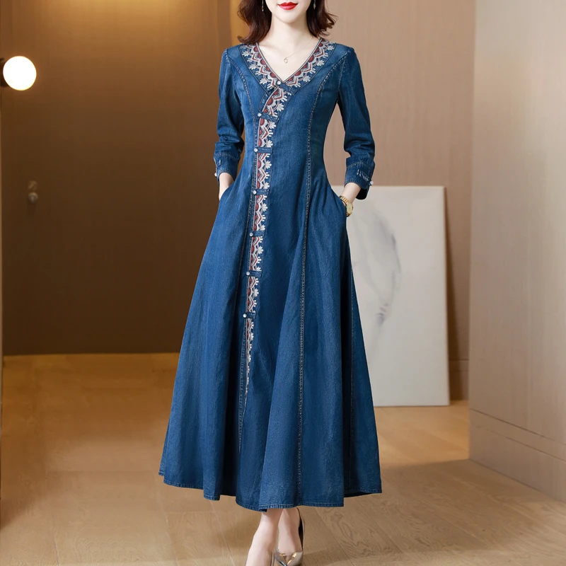 复古绣花盘扣长袖连衣裙中长款2025秋季新款时气质显瘦收腰大摆裙