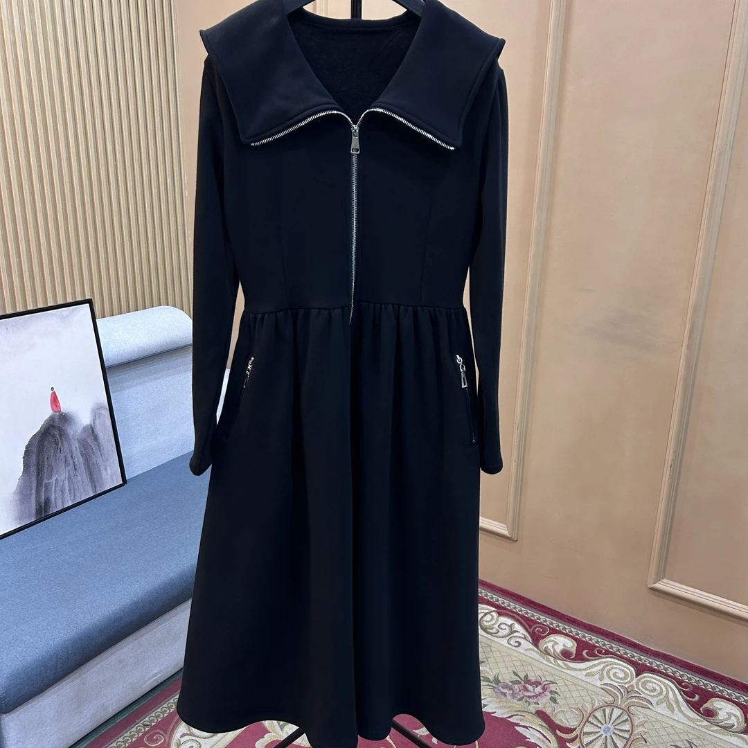 冬款微胖大码连衣裙赫本风收腰拉链高腰娃娃领简约黑暗风