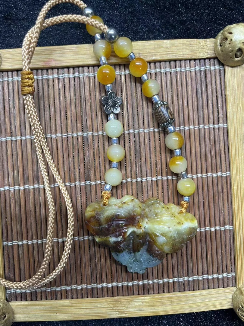 岫玉花玉挂件蝴蝶牌子吊坠