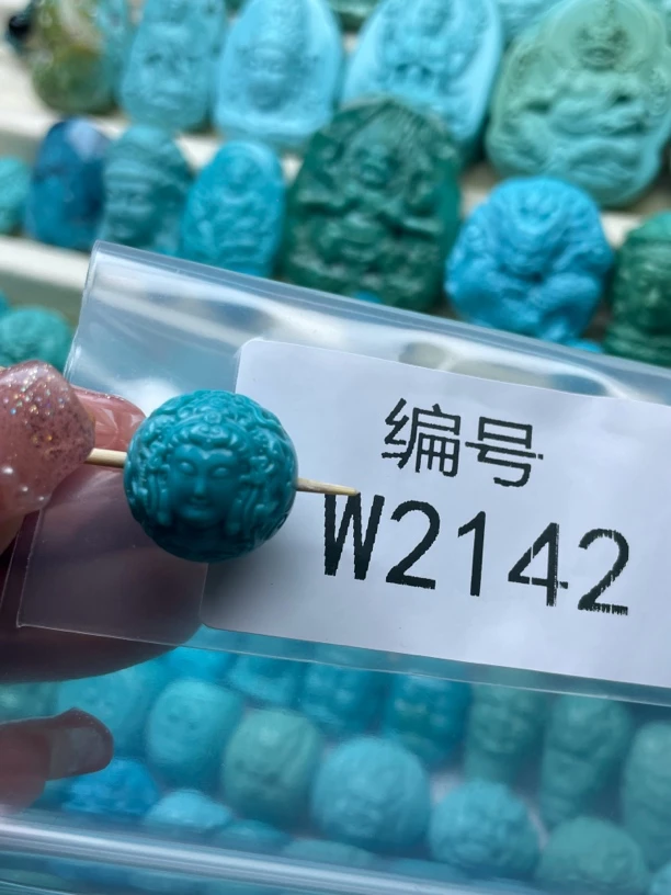 天然原矿绿松石雕刻