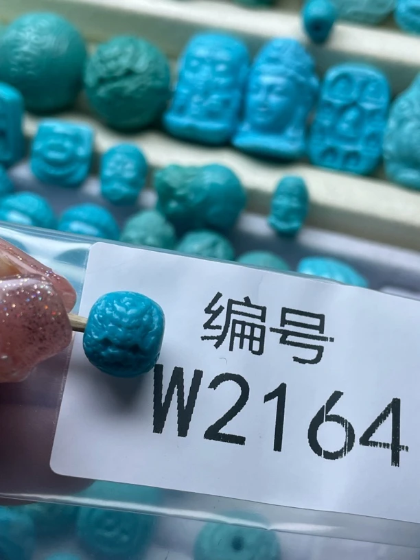 天然原矿绿松石雕刻