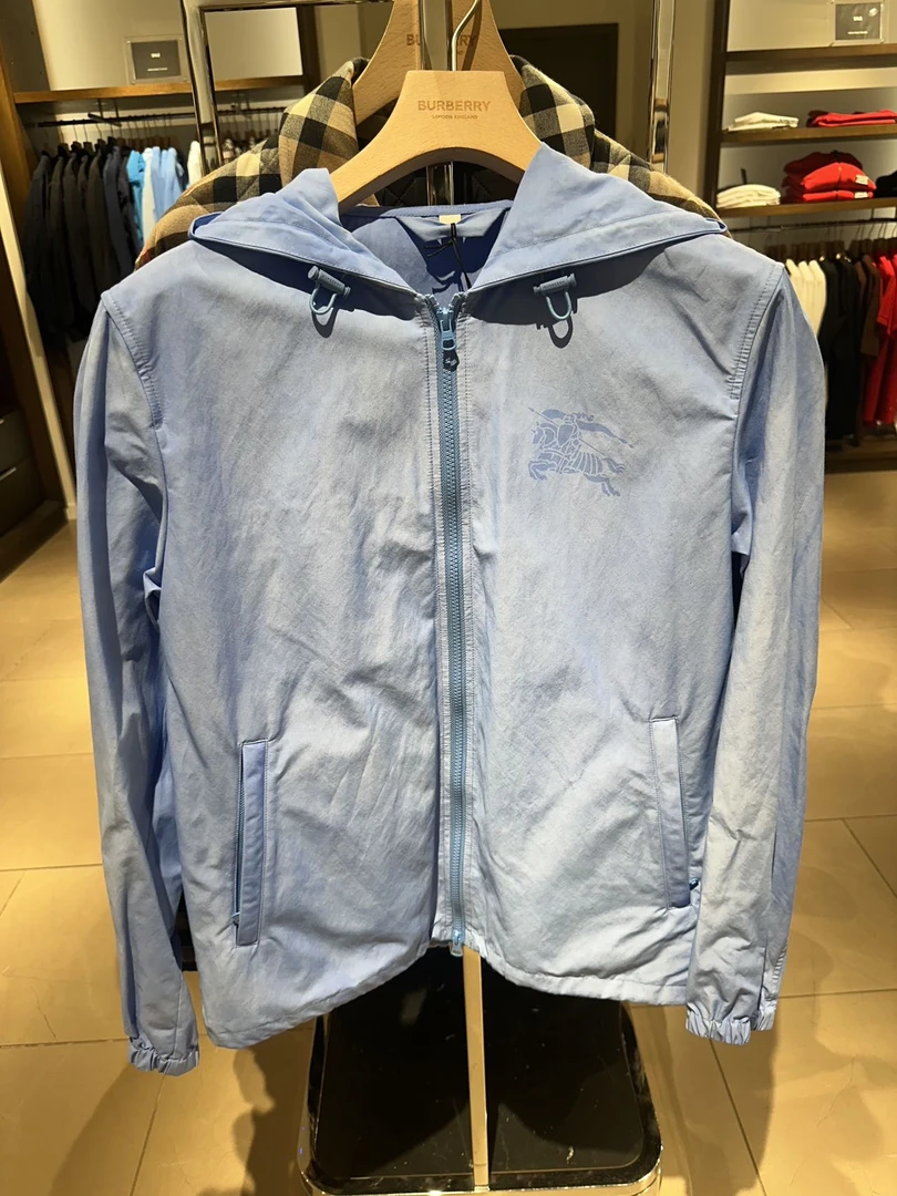 全新未使用 BURBERRY/博柏利 男款战马标印花连帽拉链夹克外套