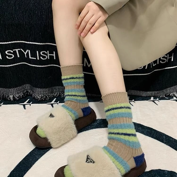 【新人福利】韩版拼色条纹撞色女中筒仿貂毛茸茸袜子复古美式潮袜