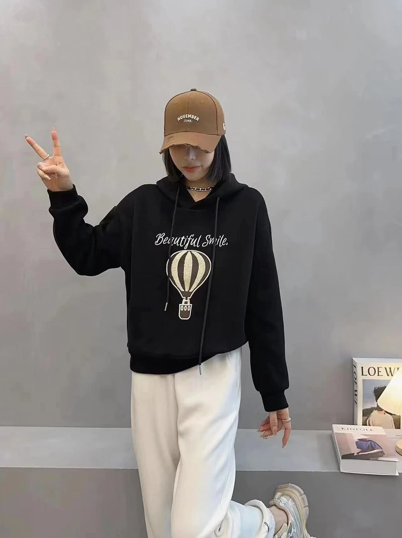 【韩衣舍】时尚短款带帽卫衣