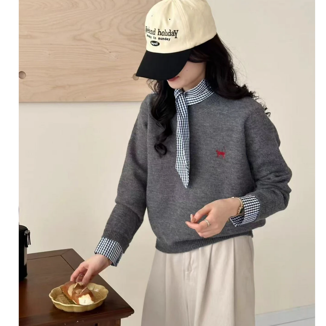 韩系圆领小猫刺绣格子拼接假两件毛衣女2025秋冬款丝巾气质针织衫