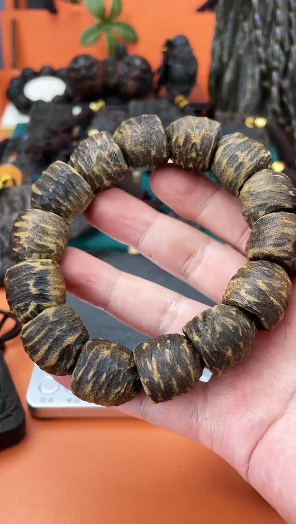 【闪购商品】香木芽庄虫漏随形原切塔珠单圈手串（沉水级）