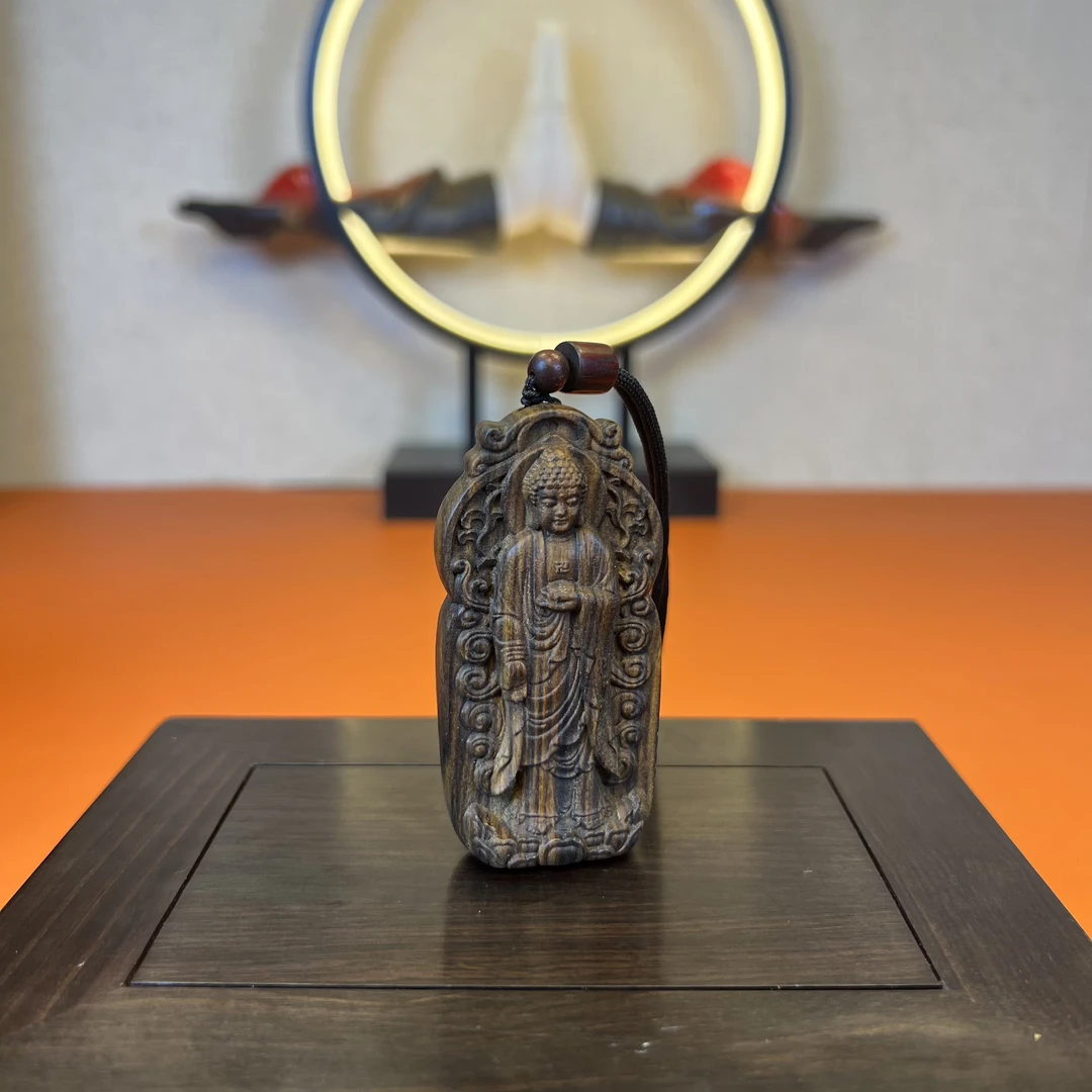 《站姿大日如来》正区印尼天然复古原木精工雕刻文玩脖挂件