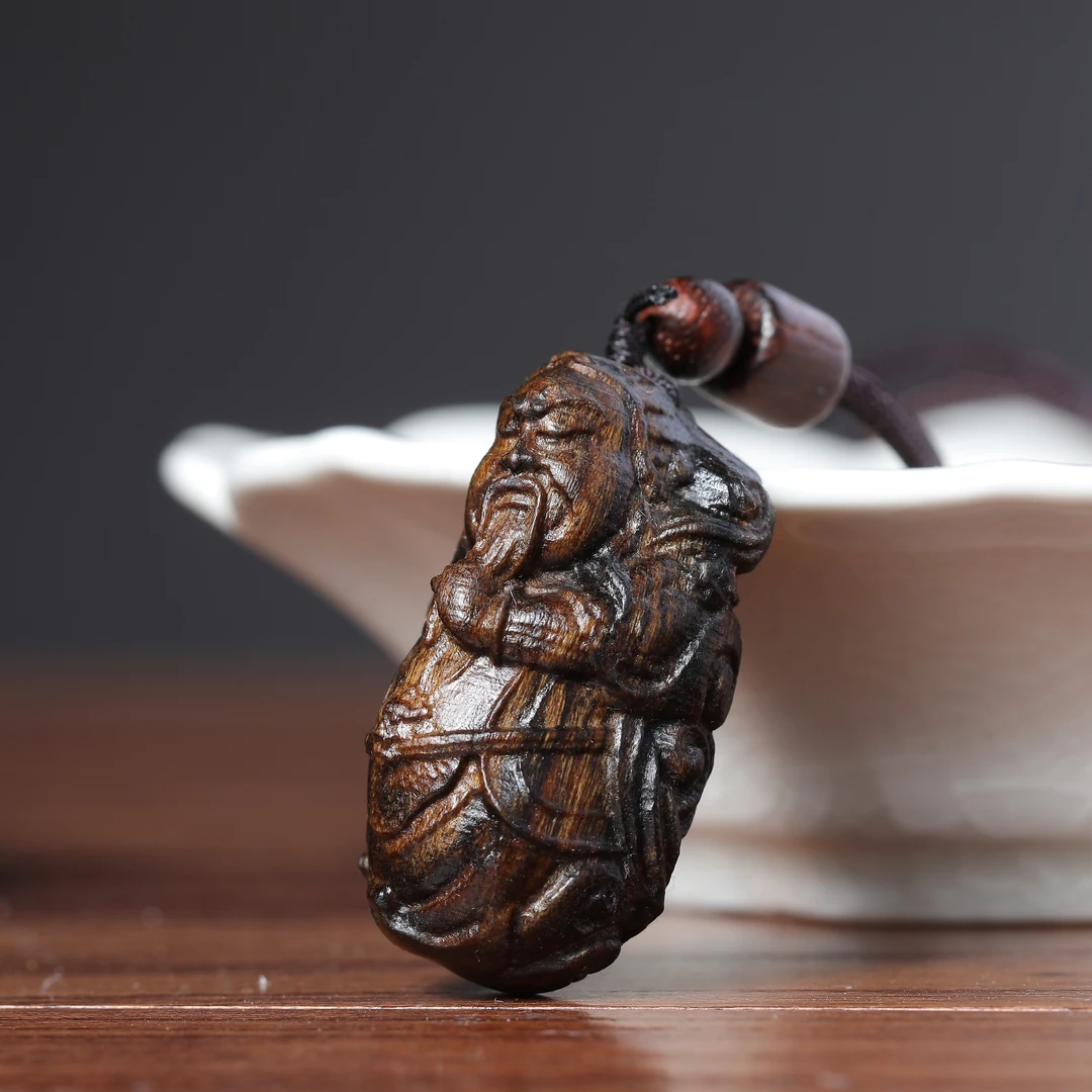立体美髯关公小吊坠正区印尼天然香复古原木精工木雕刻文玩脖挂件