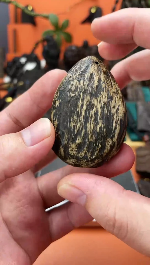 【闪购商品】香木芽庄虫漏水滴随形吊坠（一个）
