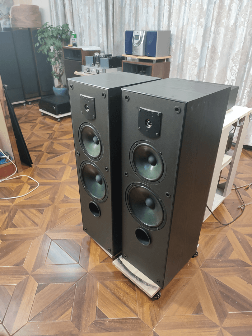 80新  JBL J900落地箱，运费自理，不支持7天无理由退换。