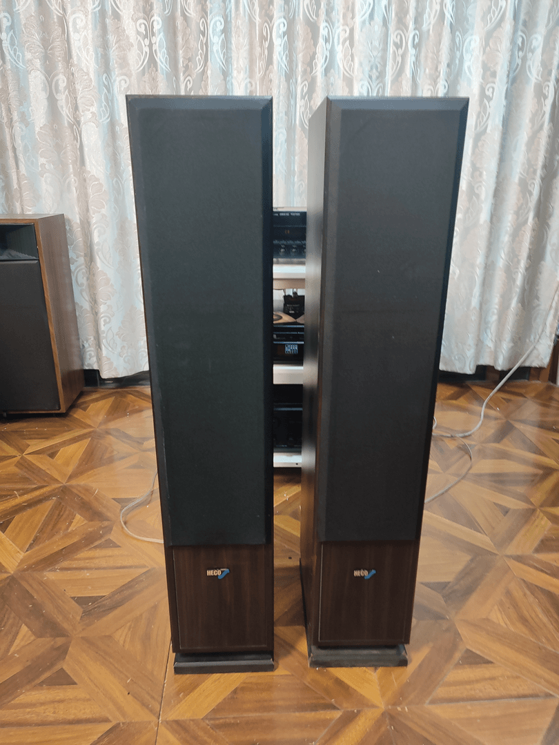 80新  德高HT35落地箱，运费自理，不支持7天无理由退货。