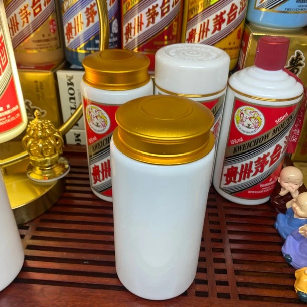 白瓶做的茶叶罐，乳白色玻璃瓶铝合金金色盖子
