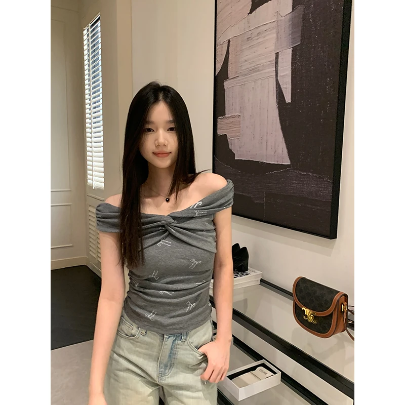 王少女【清清】灰色印花一字领扭结针织衫露肩小上衣 Z22548S42